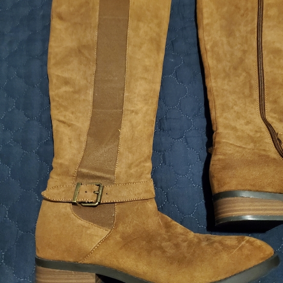 American Eagle Outfitters rusty brown riding boot with zipper and buckle . - Picture 4 of 6